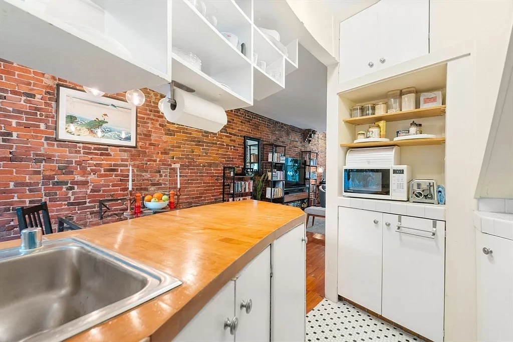 49 Garden St #C - Photo 5 of 10