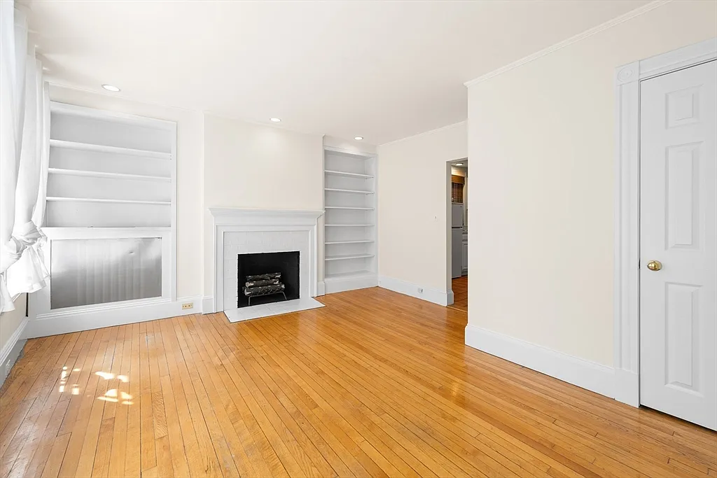 80 W Cedar St #3 - Photo 3 of 12