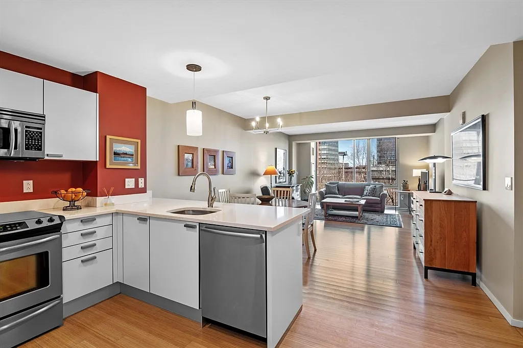 2 Earhart St #413