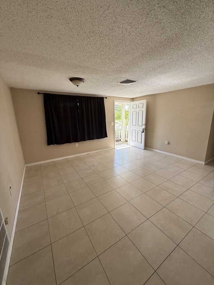 6656 Knightsbridge Dr - Photo 3 of 11