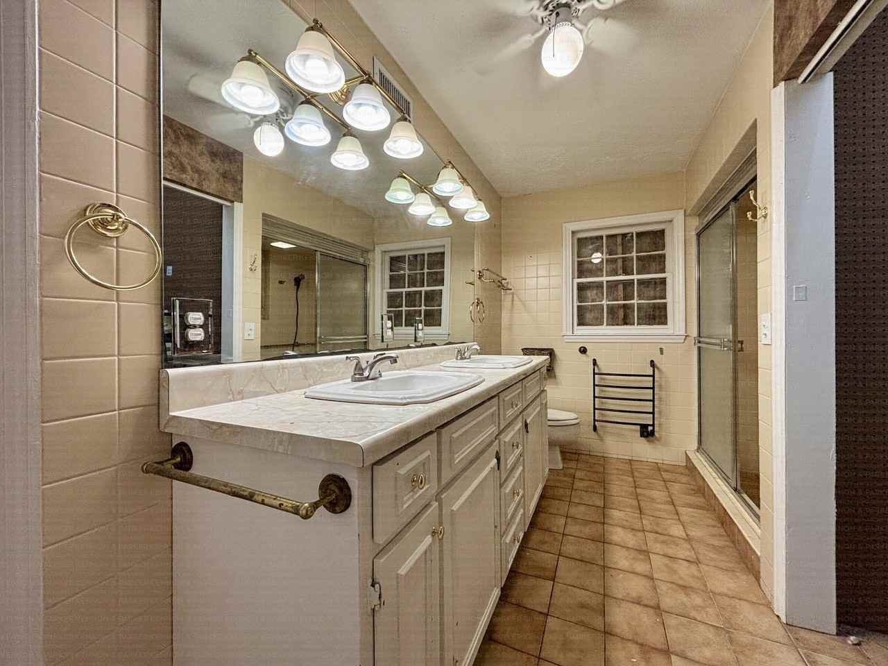 2382 Elm Dr - Photo 5 of 19