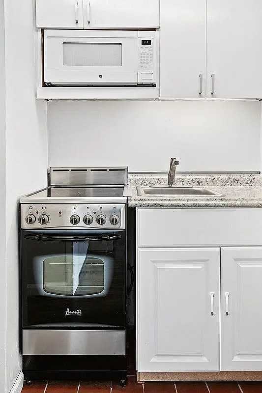 140 W 69th St - Photo 2 of 13