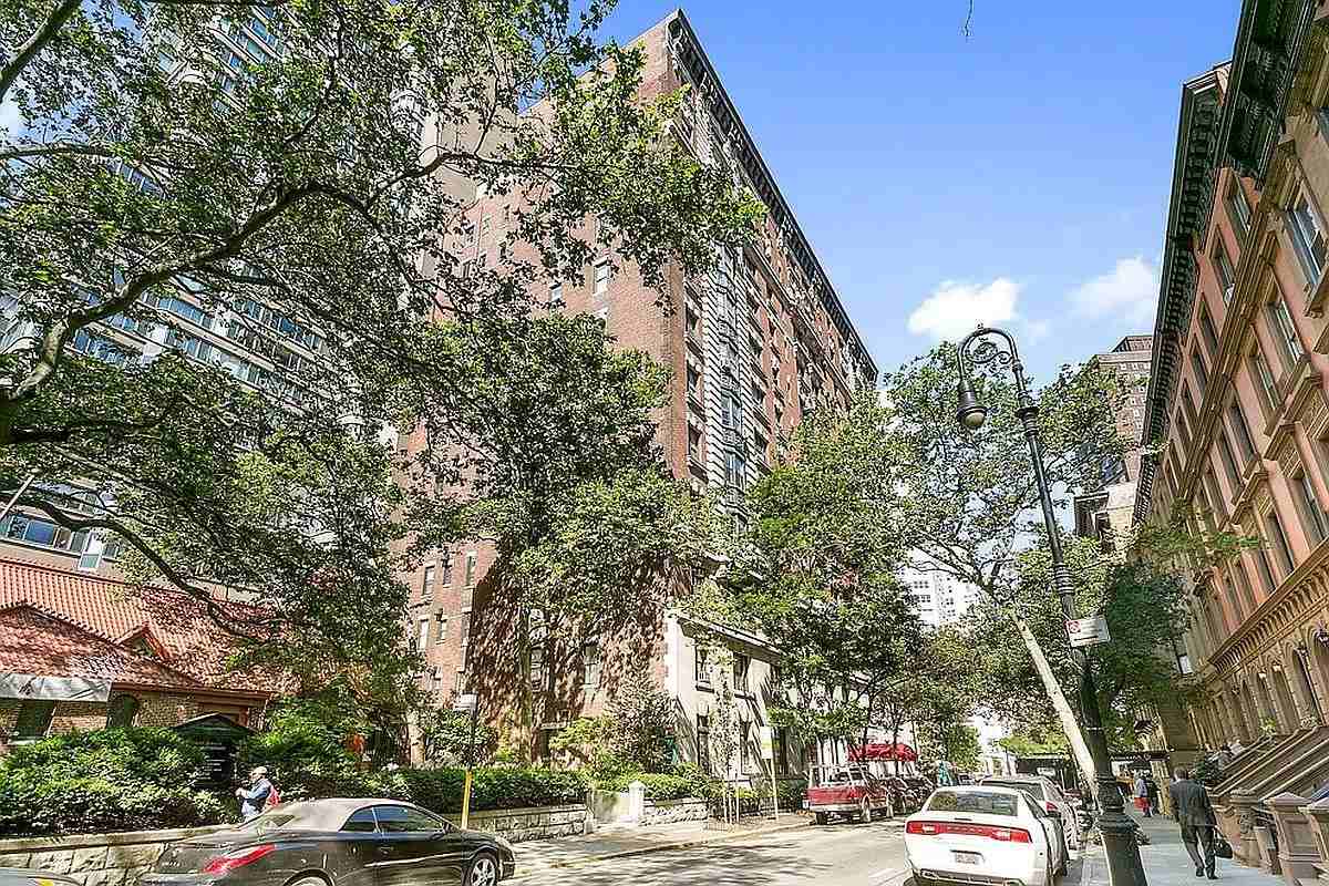 140 W 69th St - Photo 7 of 13