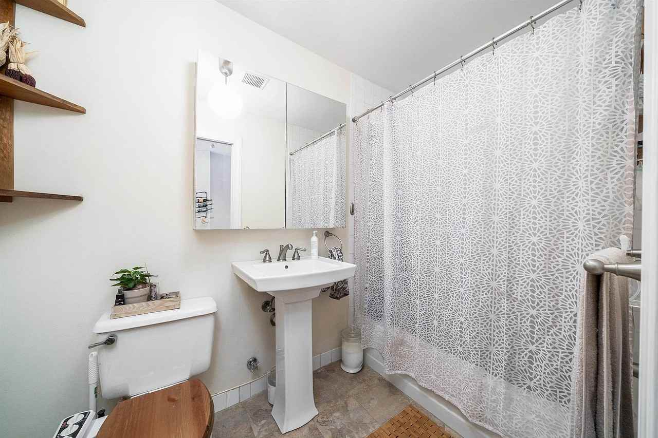 420 2nd St - Photo 4 of 13