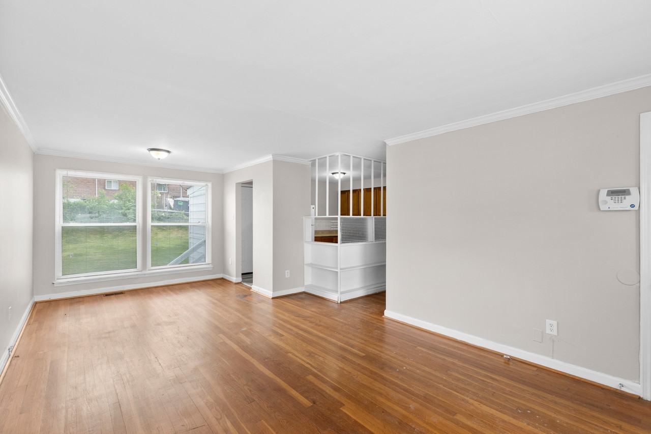 9800 Gloucester Dr - Photo 3 of 20