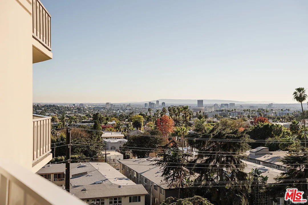 4411 Los Feliz Blvd #702 - Photo 4 of 30