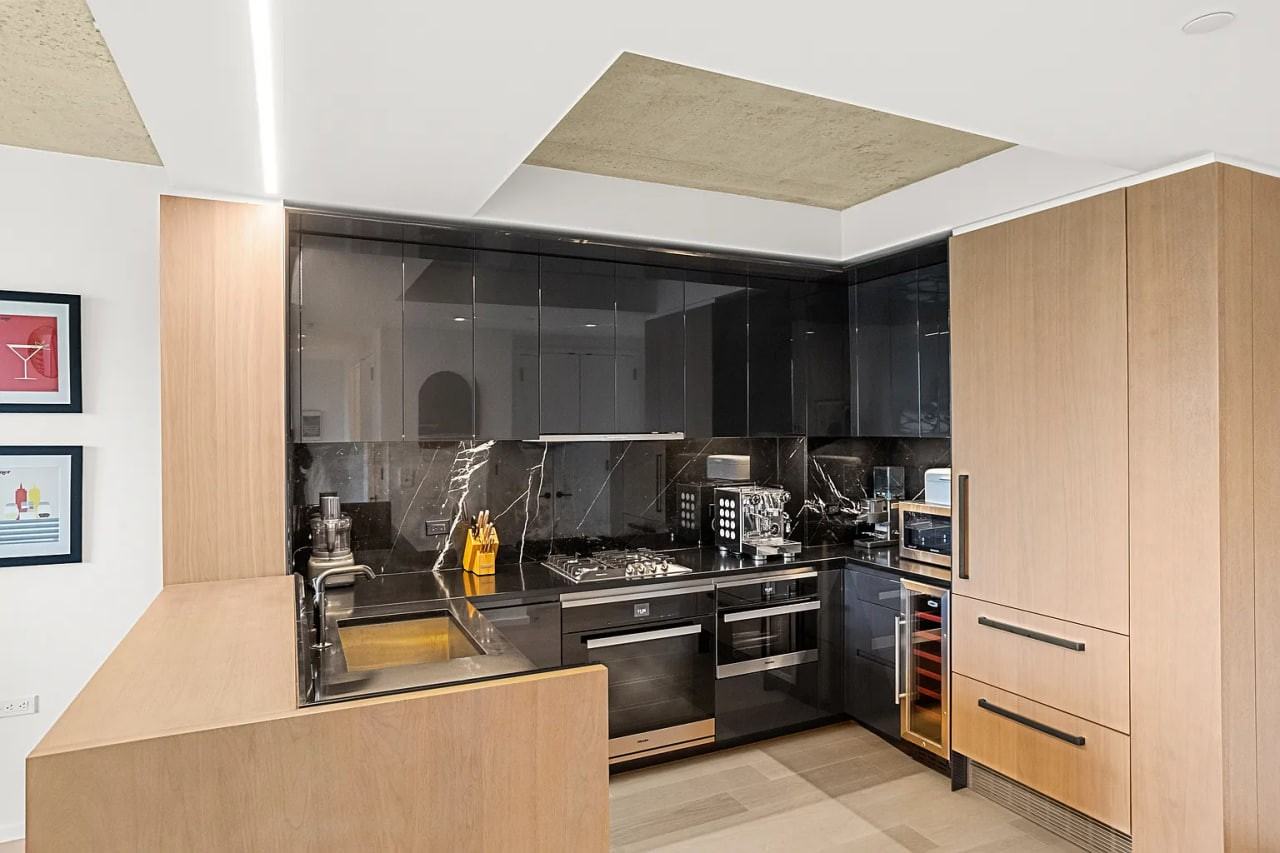 196 Orchard St - Photo 5 of 11