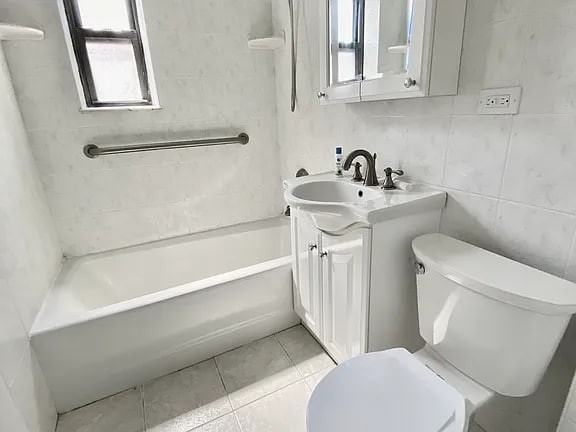 2510 31St Ave - Photo 2 of 4