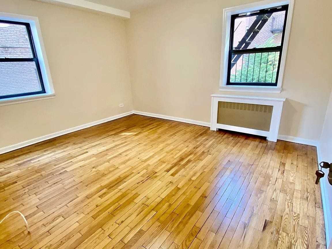 2510 31St Ave - Photo 3 of 4