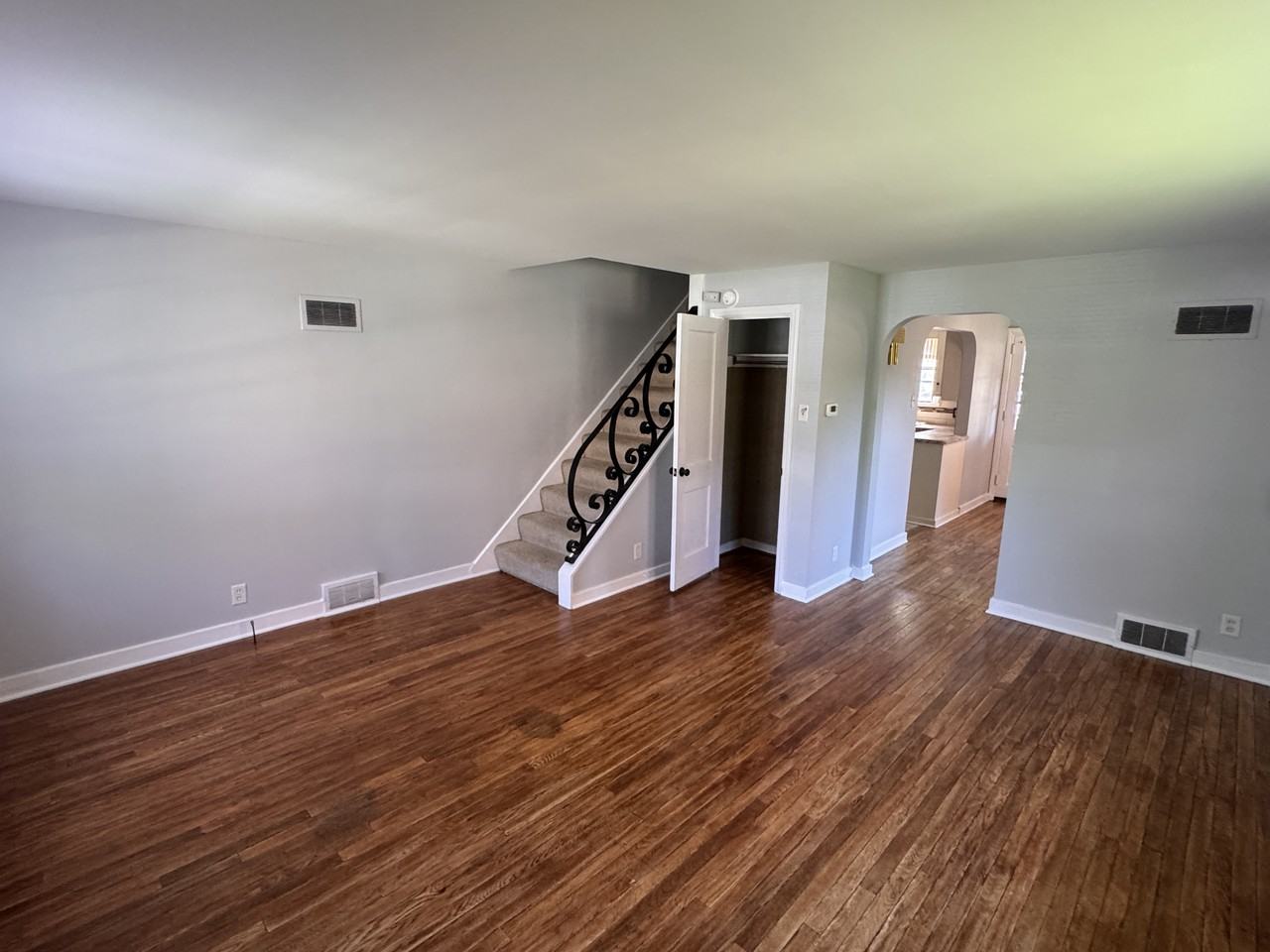 863 Fountain Ave - Photo 4 of 20