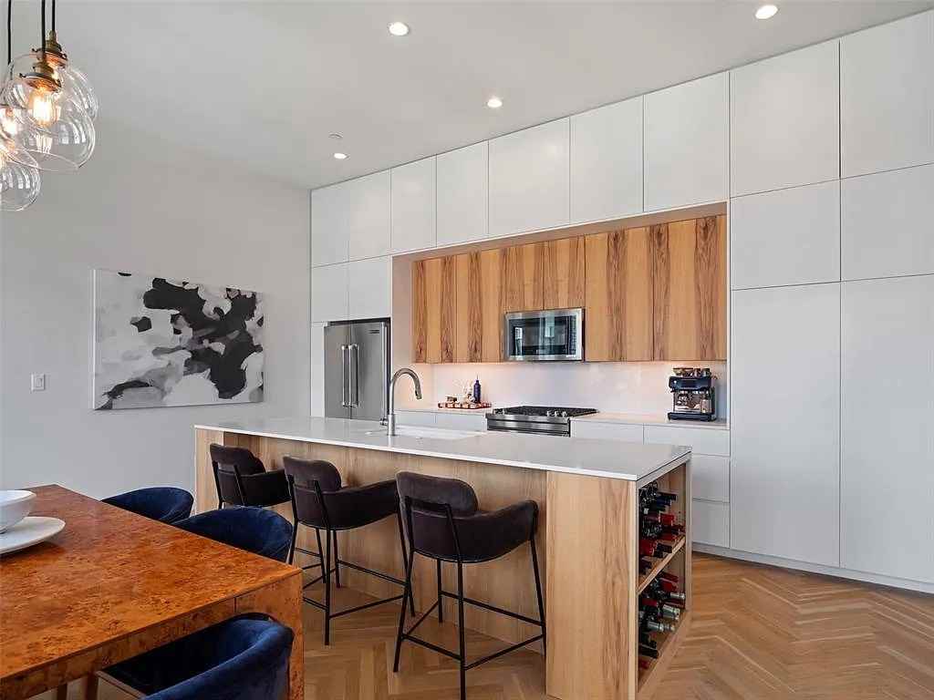 701 N Hudson Ave #404 - Photo 2 of 12