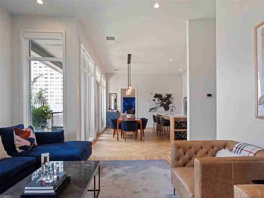 701 N Hudson Ave #404 - Photo 4 of 12