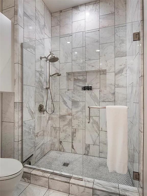 701 N Hudson Ave #404 - Photo 5 of 12