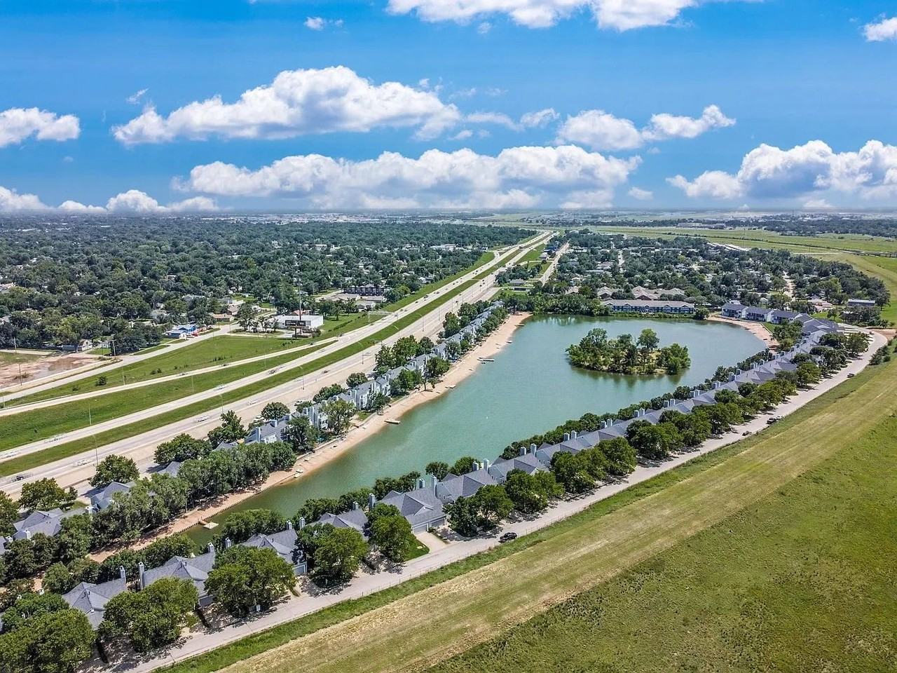 1117 N Lakewind St - Photo 2 of 18