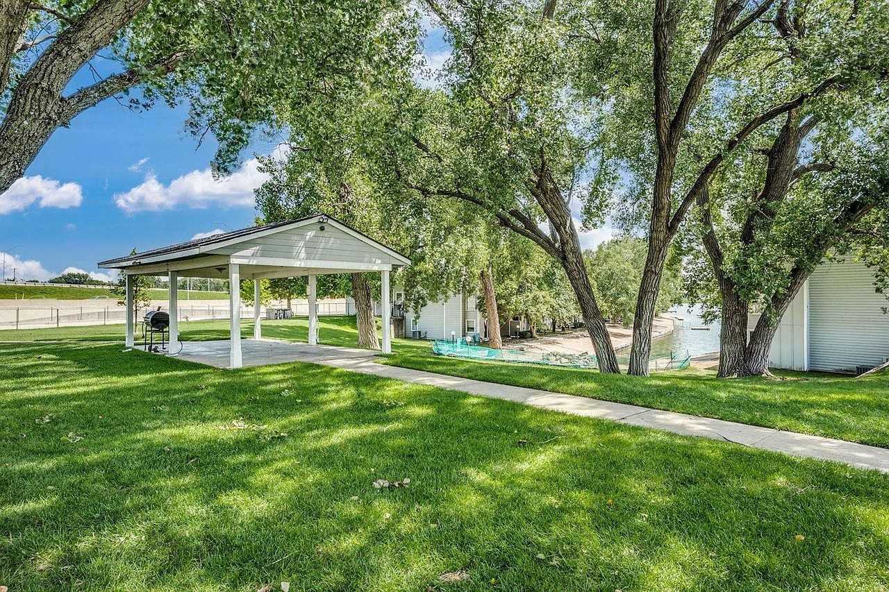 1117 N Lakewind St - Photo 3 of 18