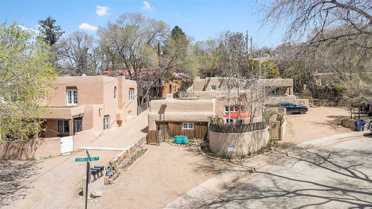 5 Cerro Gordo Rd #1A - Photo 2 of 16