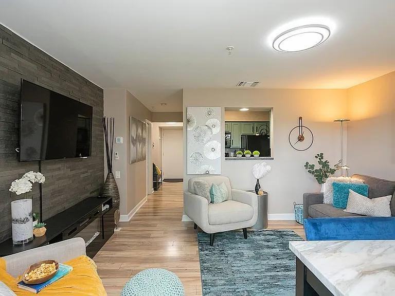 906 1st Ave N - Photo 4 of 12