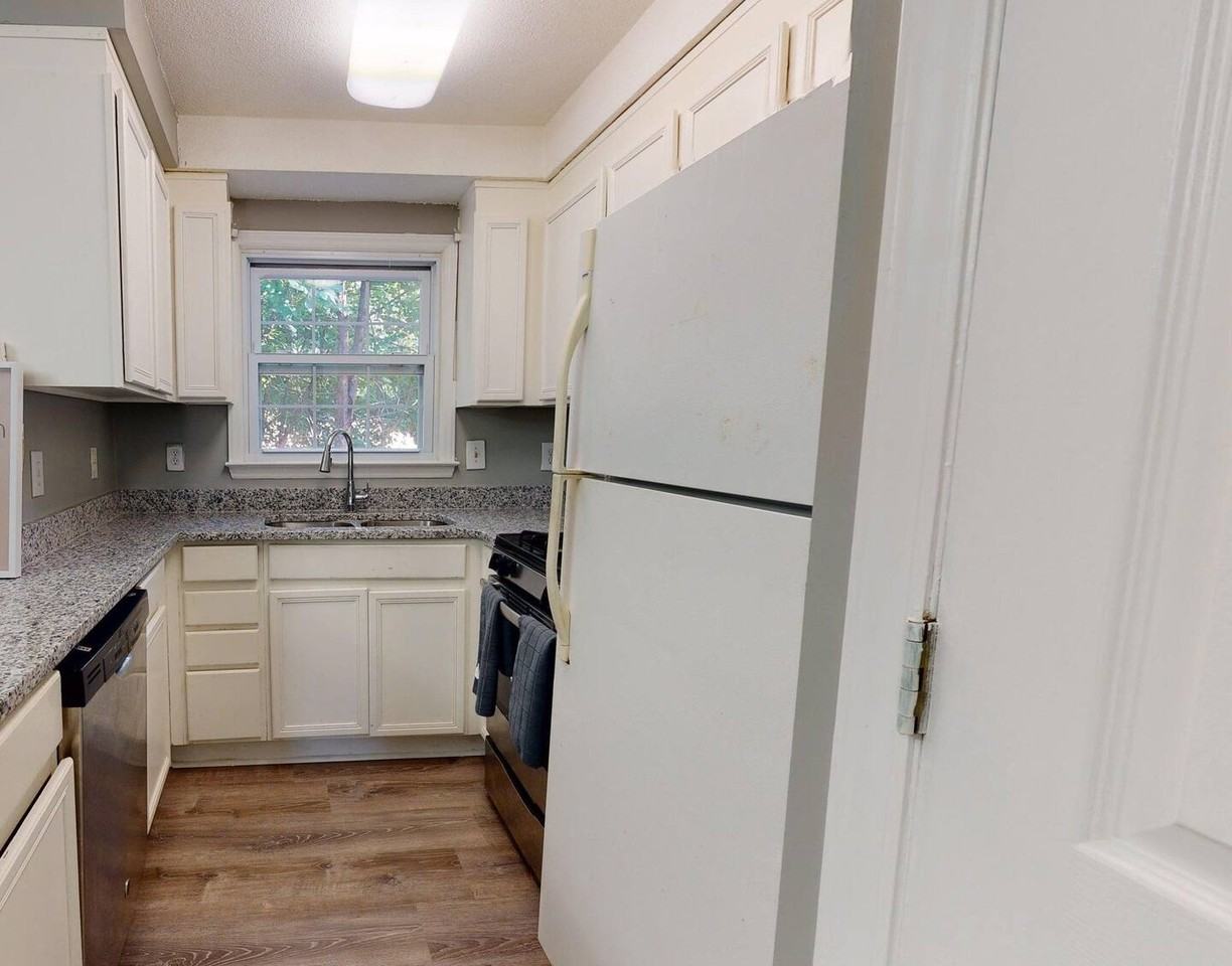 4701 Blue Bird Ct #E - Photo 4 of 38