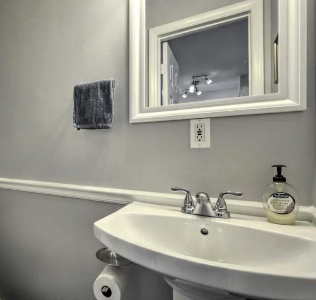 4701 Blue Bird Ct #E - Photo 7 of 38