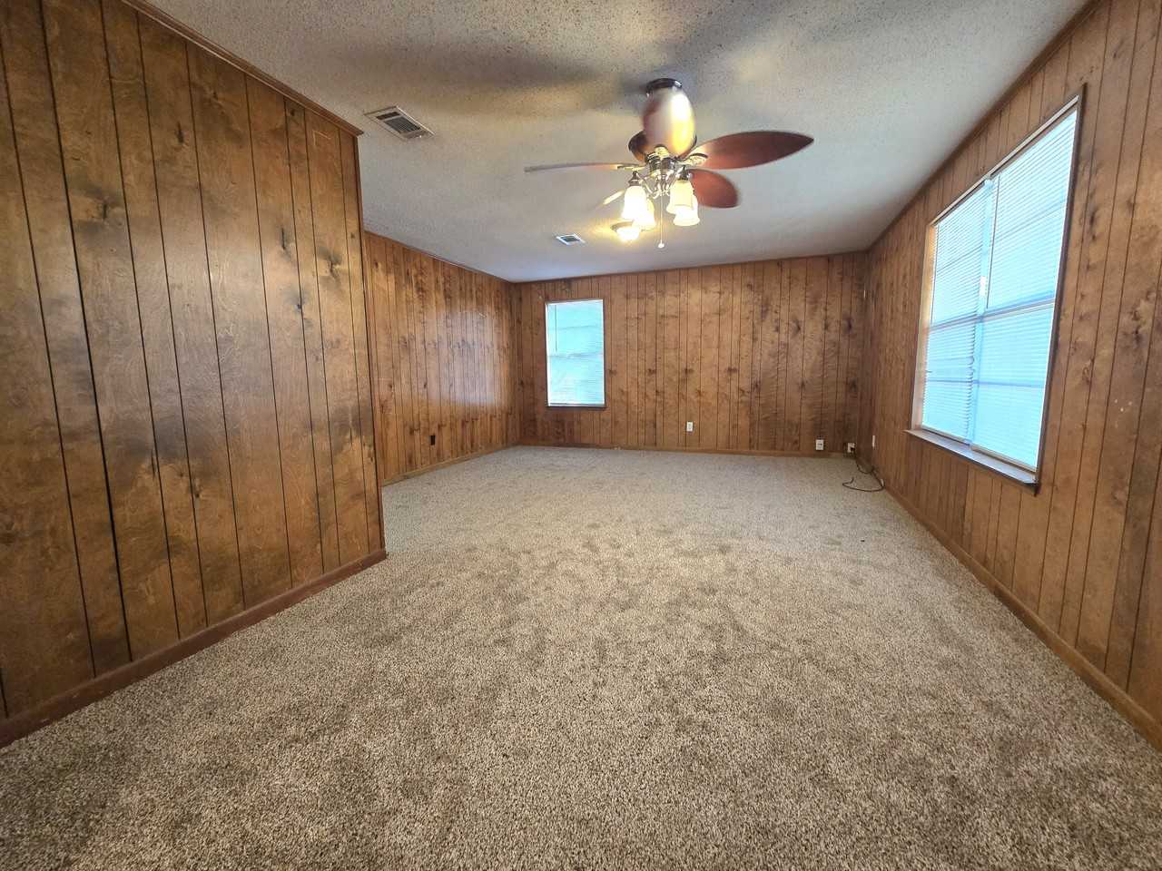 3230 Palmdale Ave - Photo 3 of 17