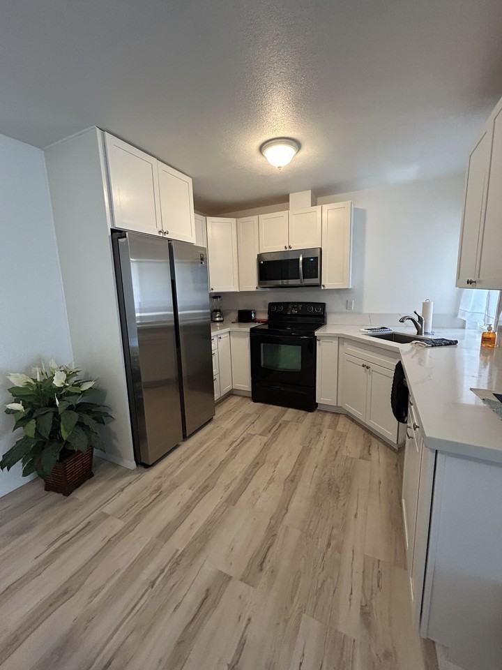 1796 Bahama Ave #C - Photo 5 of 17