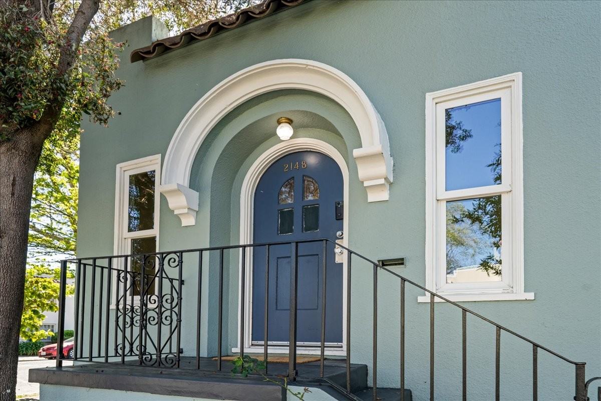 2148 Curtis St