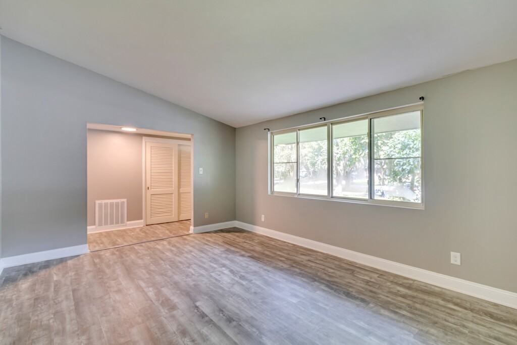 12444 Largo Dr - Photo 4 of 25
