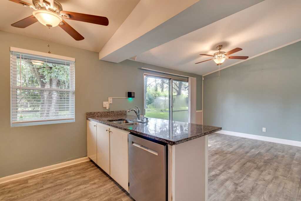 12444 Largo Dr - Photo 5 of 25