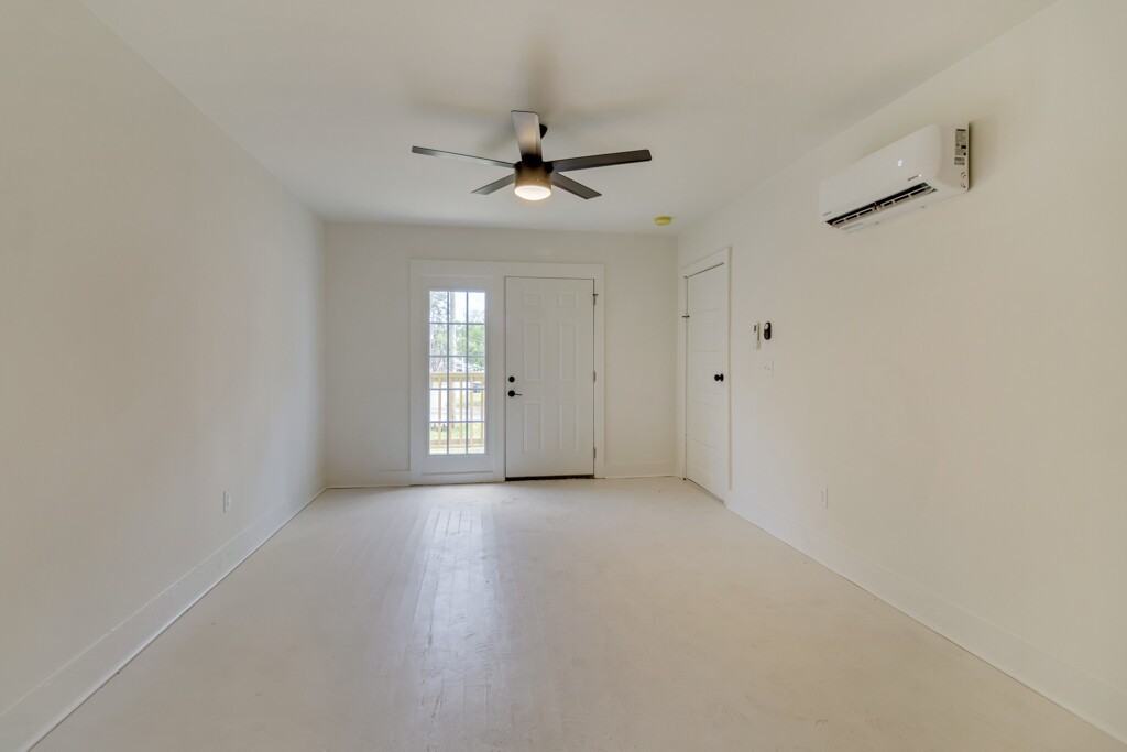 125 Hibiscus Ave - Photo 3 of 20