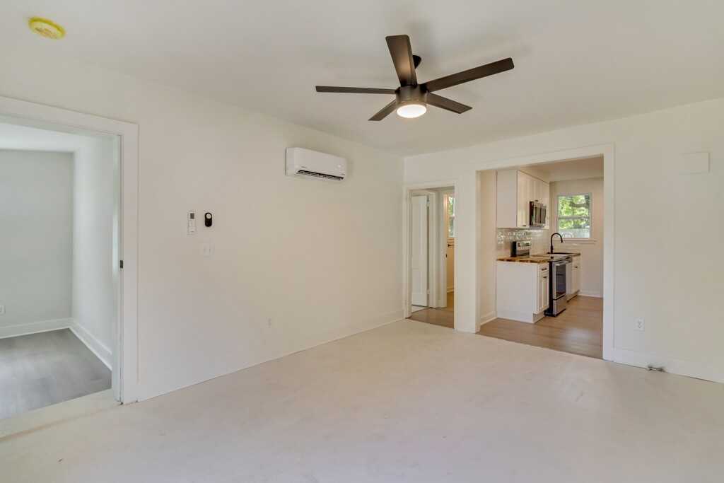 125 Hibiscus Ave - Photo 4 of 20