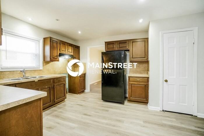 7412 Roshon Ave - Photo 2 of 16