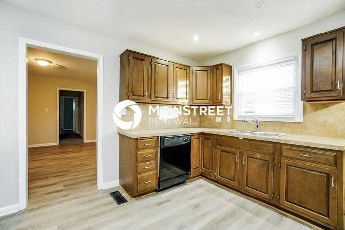 7412 Roshon Ave - Photo 3 of 16