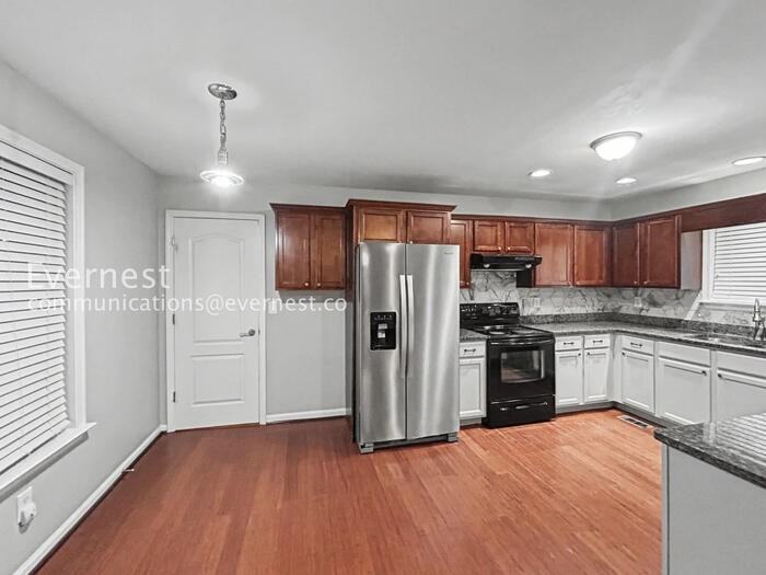 1153 Smith St Sw - Photo 5 of 32