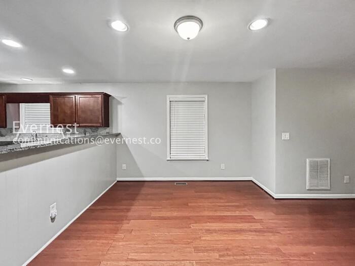 1153 Smith St Sw - Photo 6 of 32