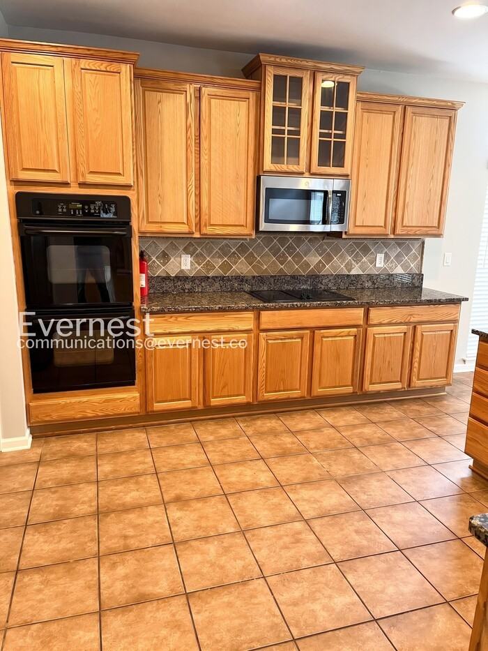 743 Rolling Fork Dr - Photo 3 of 34