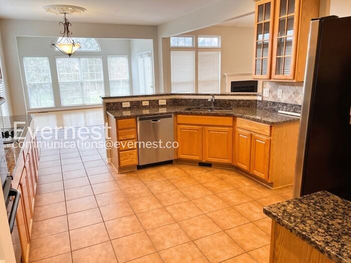 743 Rolling Fork Dr - Photo 4 of 34