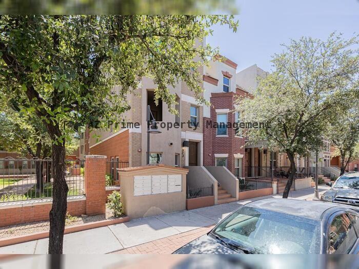 563 W 6th St - Photo 3 of 27