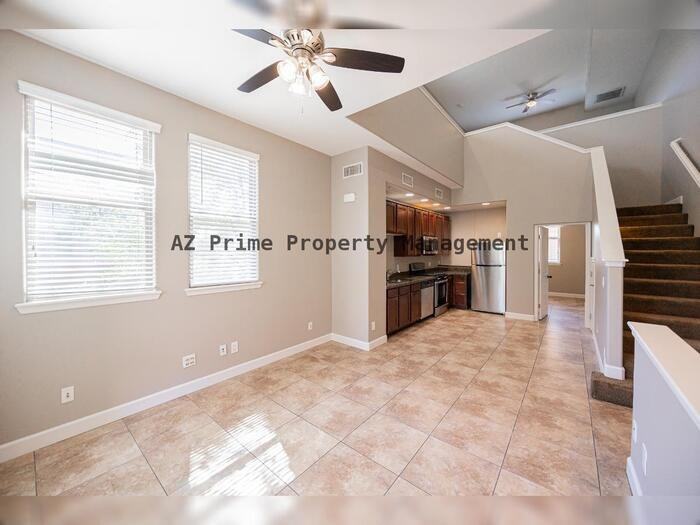 563 W 6th St - Photo 5 of 27