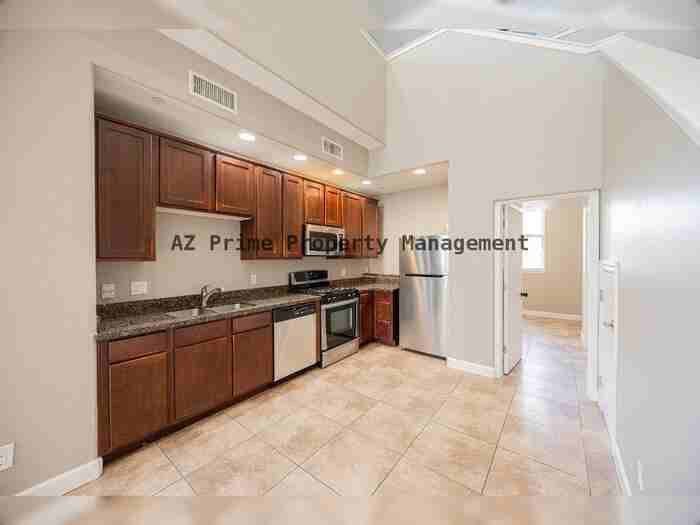 563 W 6th St - Photo 7 of 27