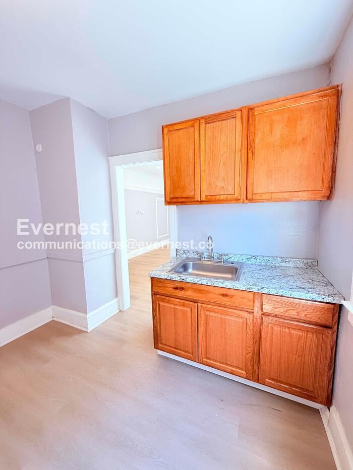 2302 Hazelwood St #1 - Photo 3 of 25