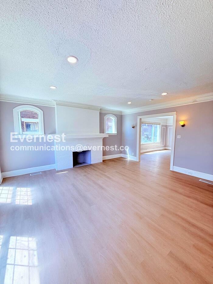 2302 Hazelwood St #1 - Photo 5 of 25