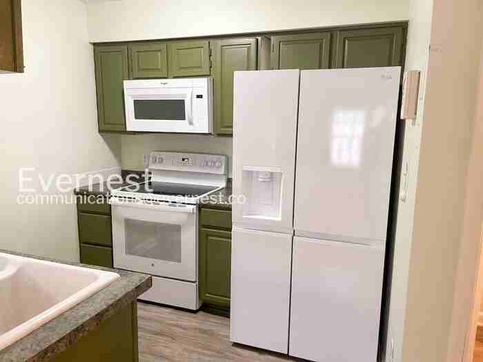 12135 Salemtown Dr - Photo 2 of 19