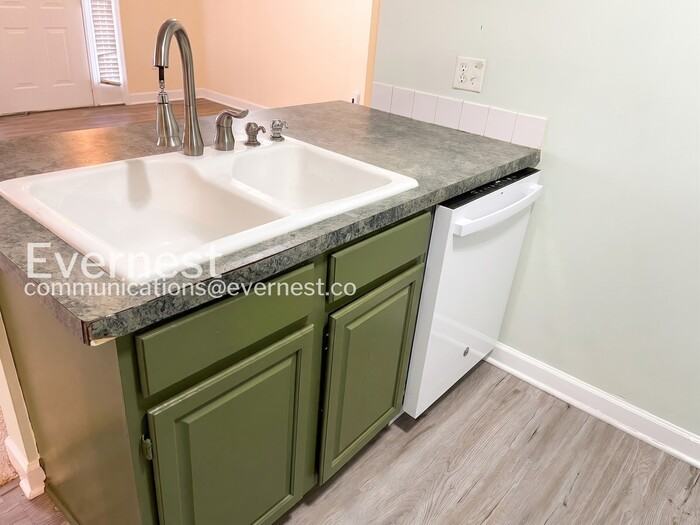 12135 Salemtown Dr - Photo 3 of 19