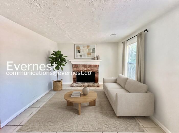 1373 Mill Lake Cir - Photo 3 of 26