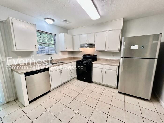 1373 Mill Lake Cir - Photo 6 of 26