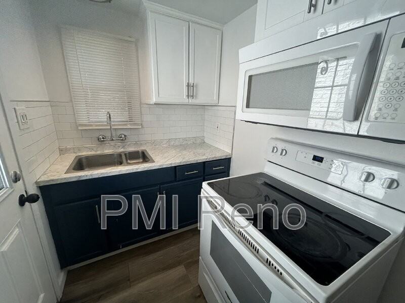 251 E Arroyo St #2 - Photo 3 of 12