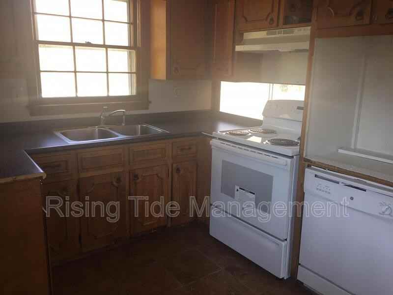 2816 2nd St Nw - Photo 2 of 11