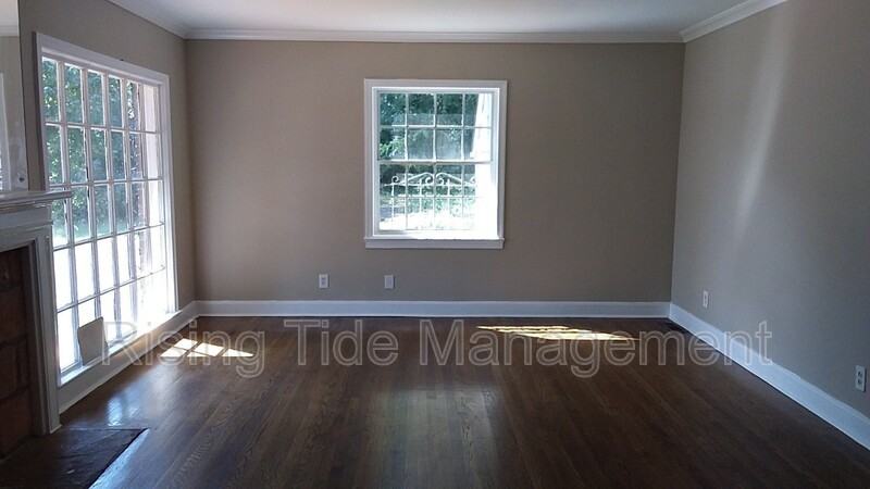 229 Pinewood Ave - Photo 3 of 21