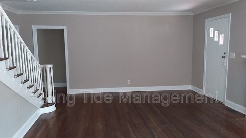 229 Pinewood Ave - Photo 4 of 21