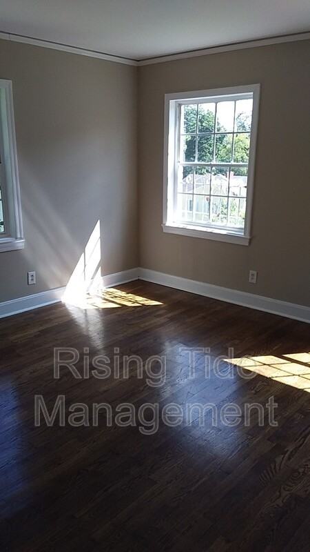 229 Pinewood Ave - Photo 6 of 21